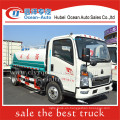 SINOTRUK HOWO 4000liter 4X2 pequeño cisterna de agua para la venta